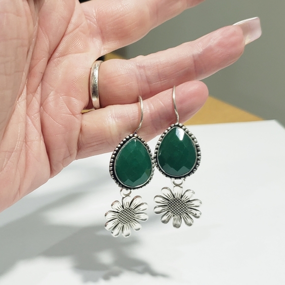 Emerald earrings, 925 silver emerald gemstone sunflower earrings - Picture 3 of 11